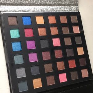 Holiday eyeshadow pallete